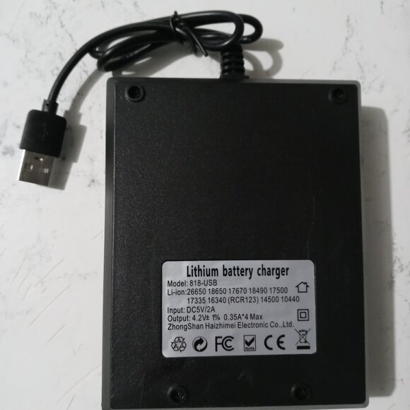 ZHONGSHAN HAIZHIMEI ELECTRONICS 4-Bay Battery Charger 818-Usb For 3.7V Recharg.. - Picture 2 of 2